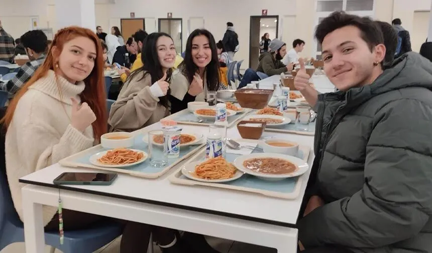 Dakikalarla Yarışan Öğrenciler İçin: Yemekhanede Sıra Beklememe ve Rezerve Sistemi Rehberi