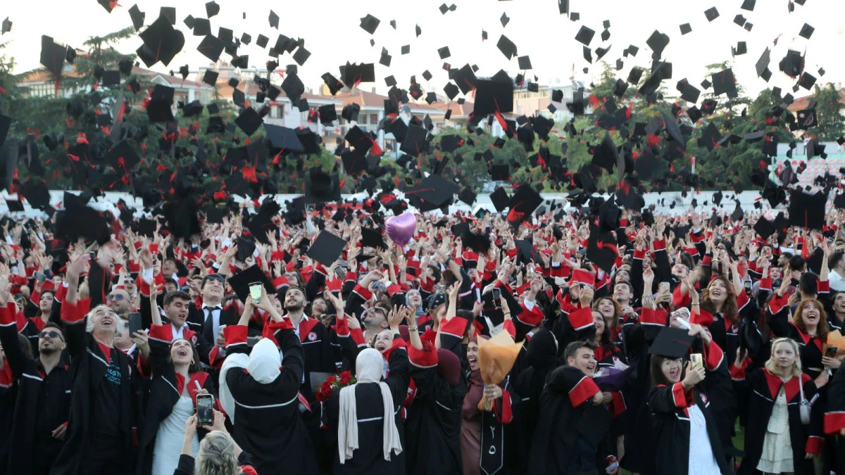 süleyman-demirel-üniversitesi-mezuniyet.jpg