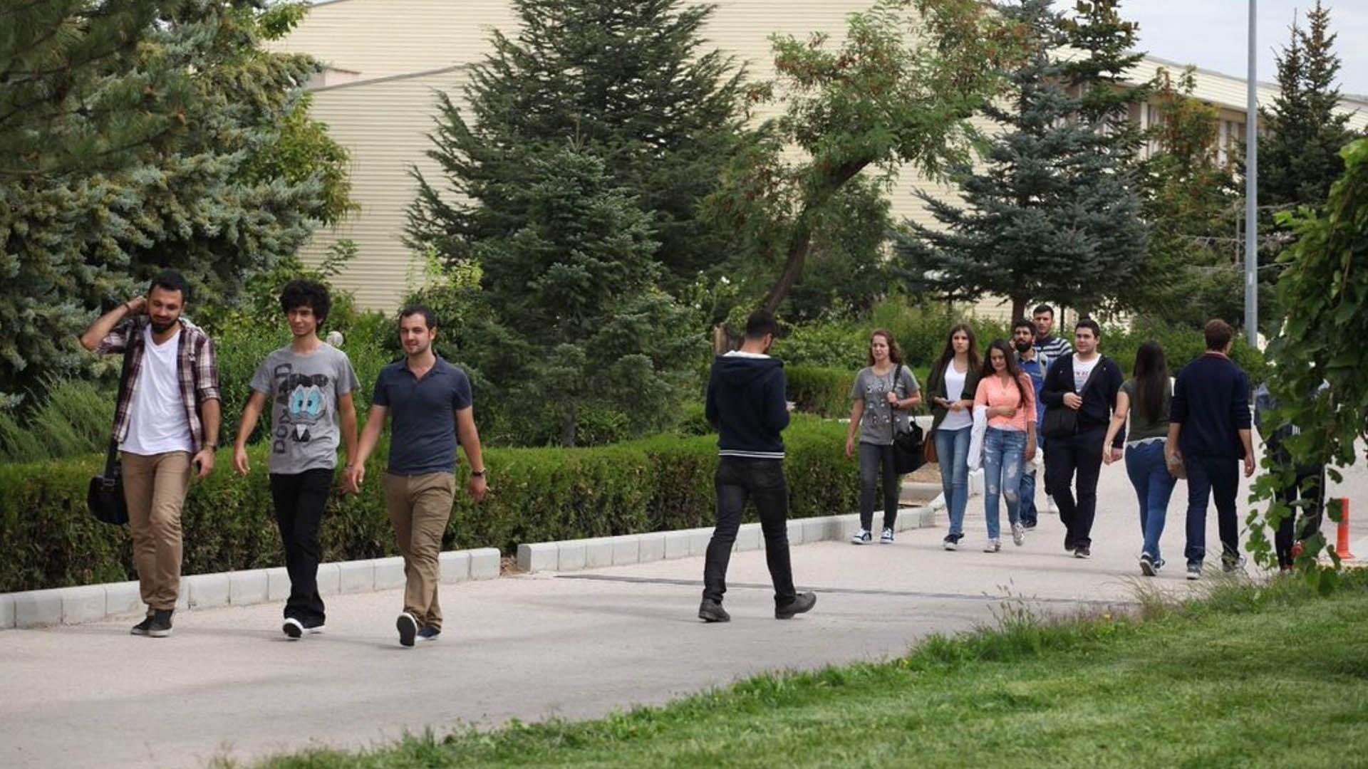 SDÜ ile ISUBÜ Arasındaki En Büyük Farklar: Tercih Yapmadan Önce Bilmeniz Gerekenler