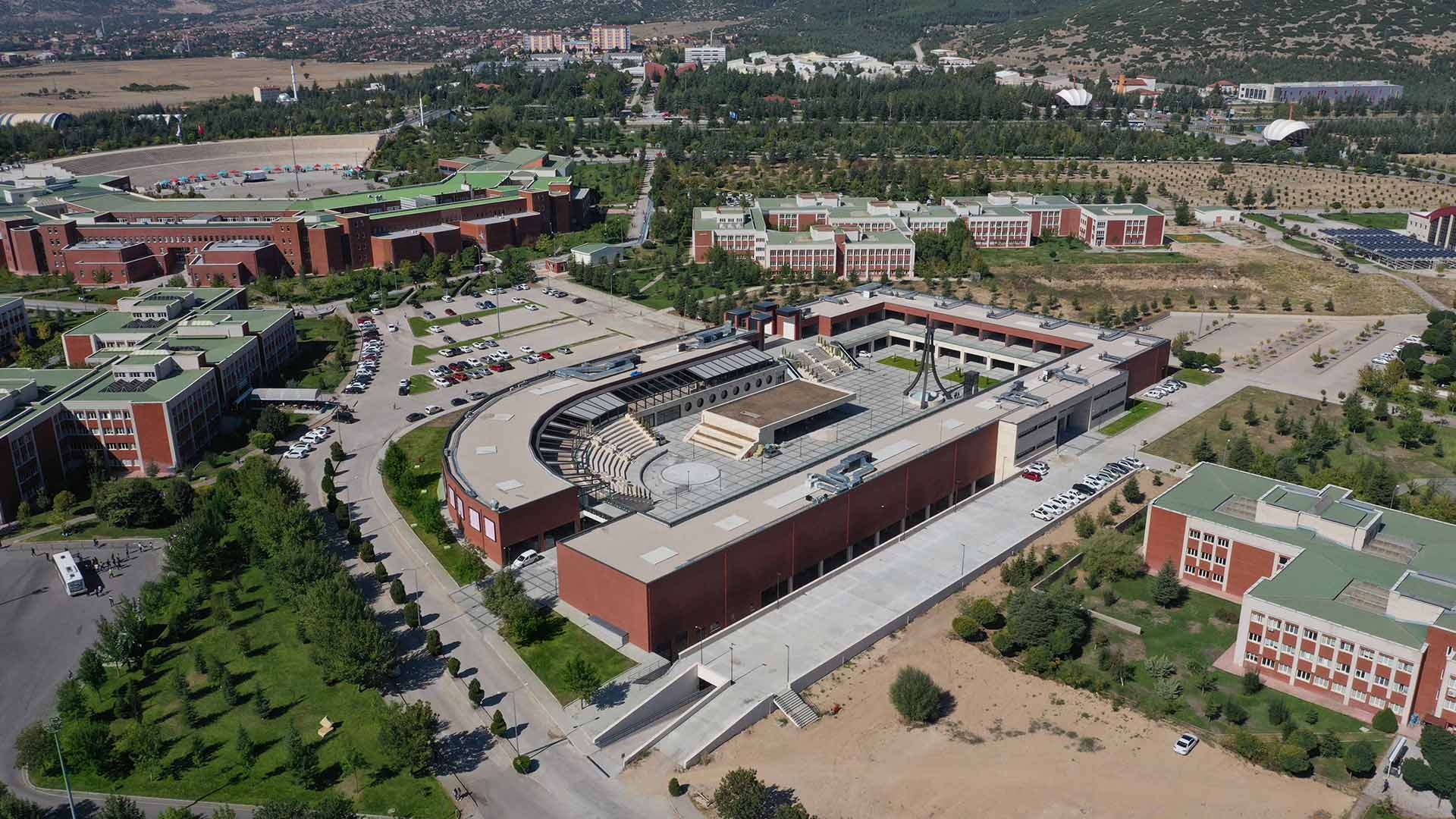 SDÜ Kampüsünde Günlük Yaşam: Öğrenciler Nerede Vakit Geçiriyor?